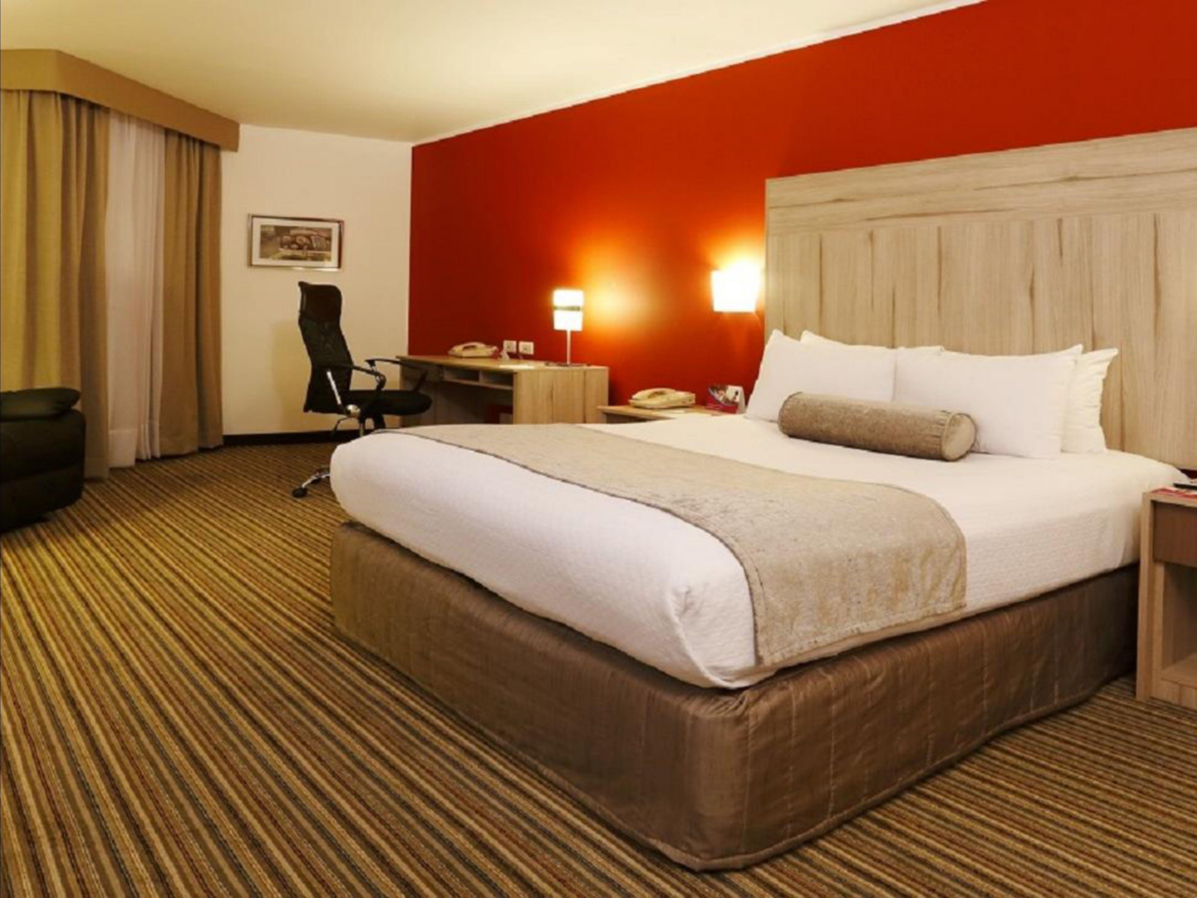 Crowne Plaza Lima By Ihg Hotel Exterior foto A typical room at the Holiday Inn Express