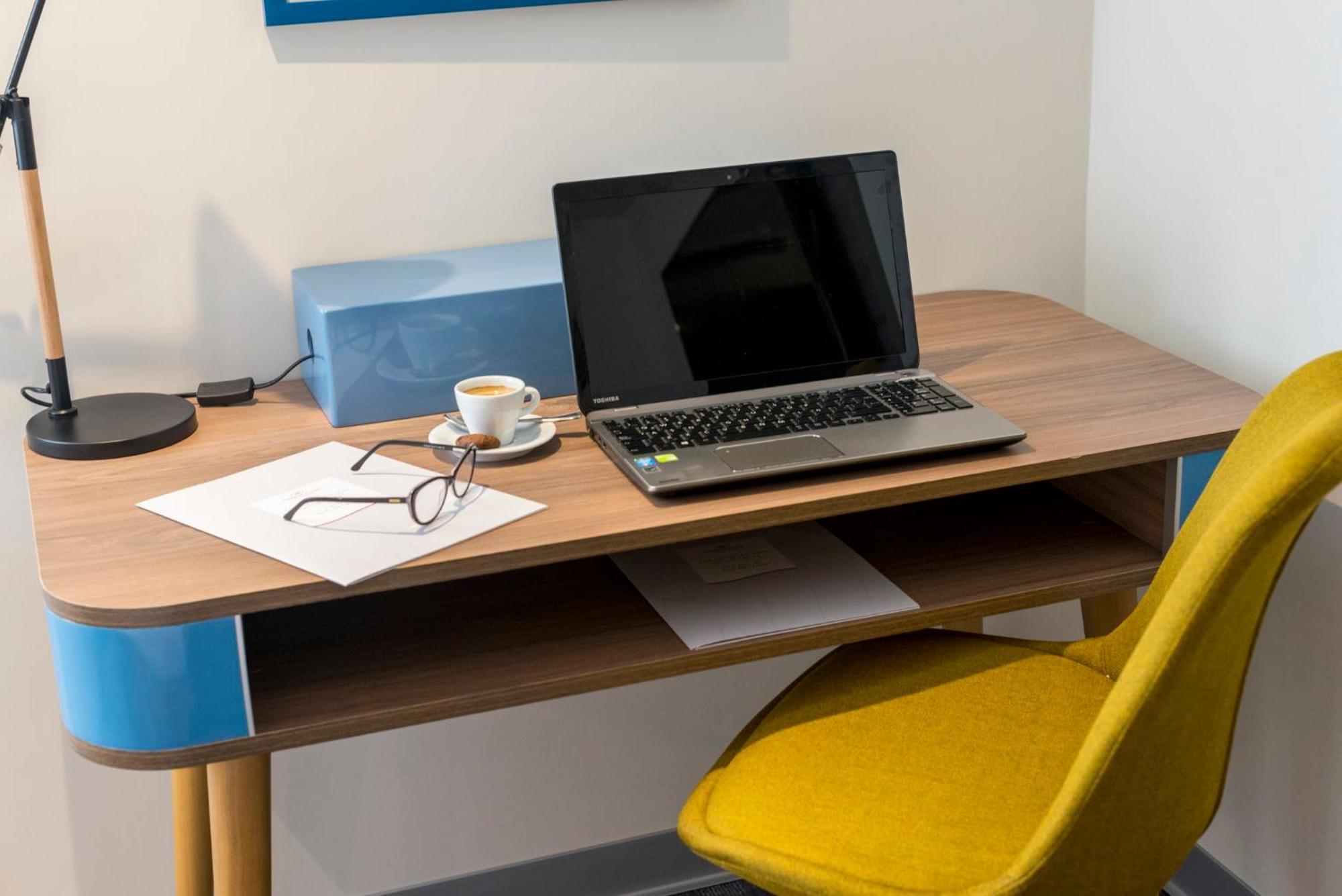 Crowne Plaza Lima By Ihg Hotel Exterior foto A typical workspace at the library