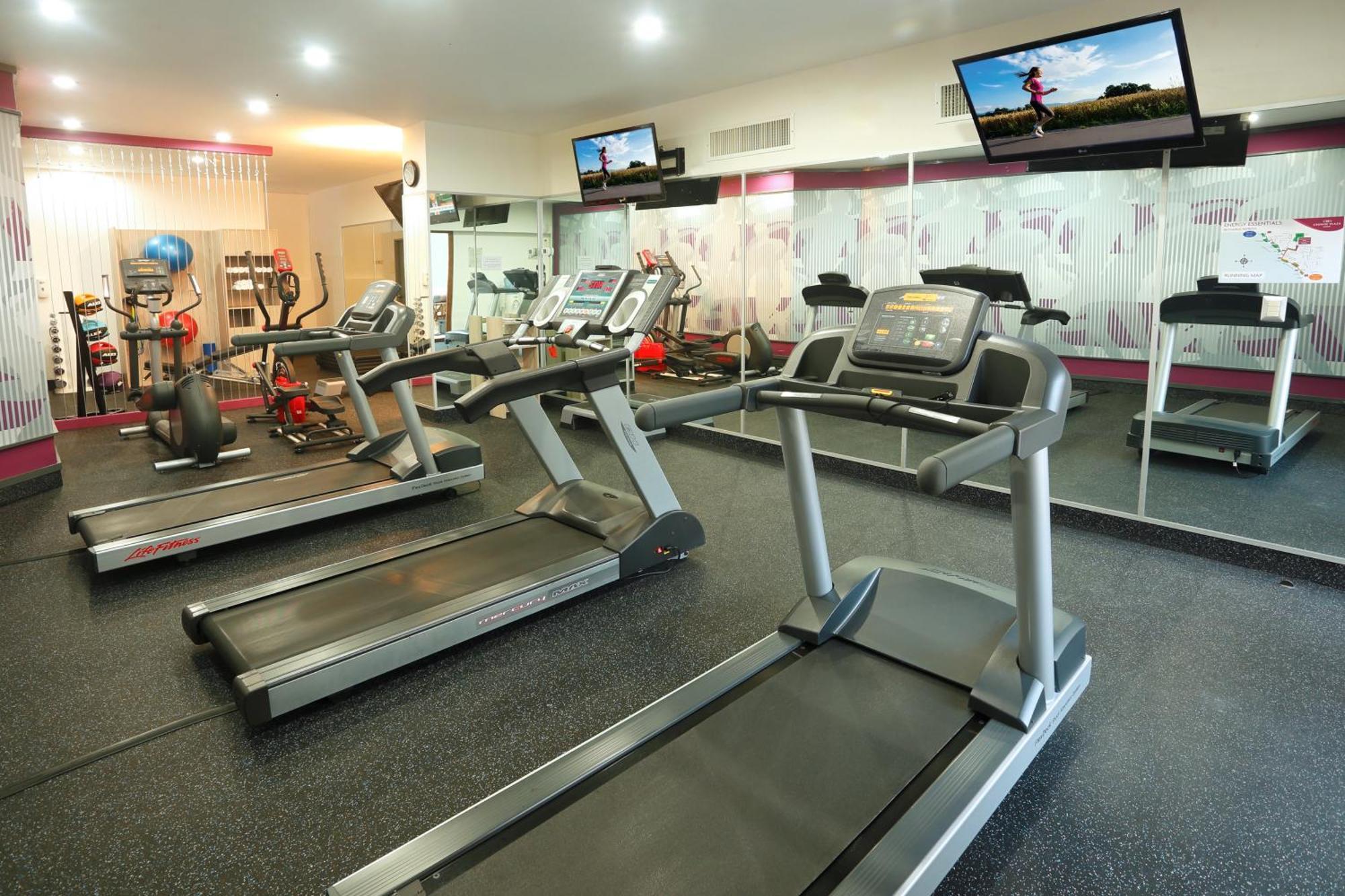 Crowne Plaza Lima By Ihg Hotel Exterior foto A treadmill