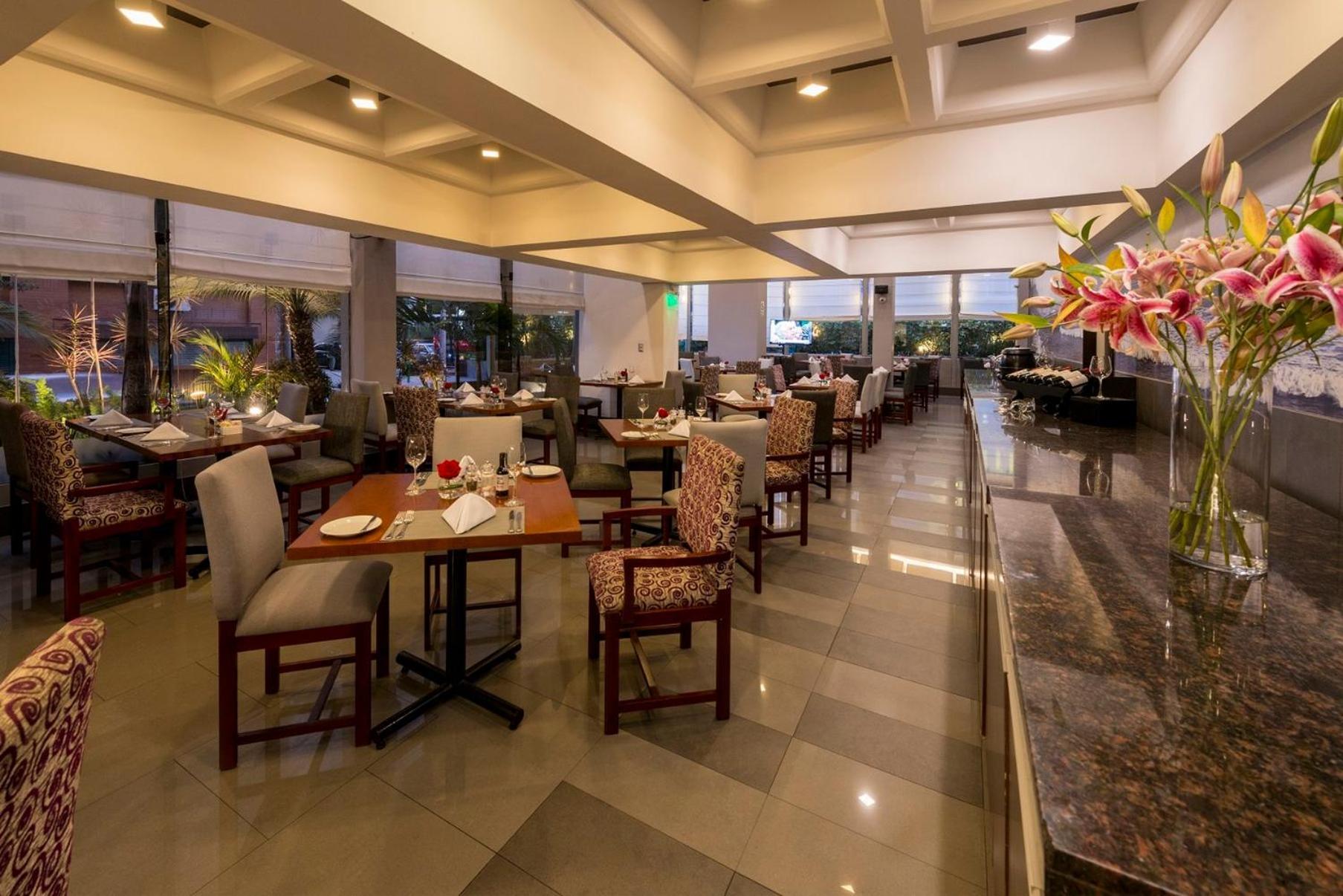 Crowne Plaza Lima By Ihg Hotel Exterior foto The restaurant