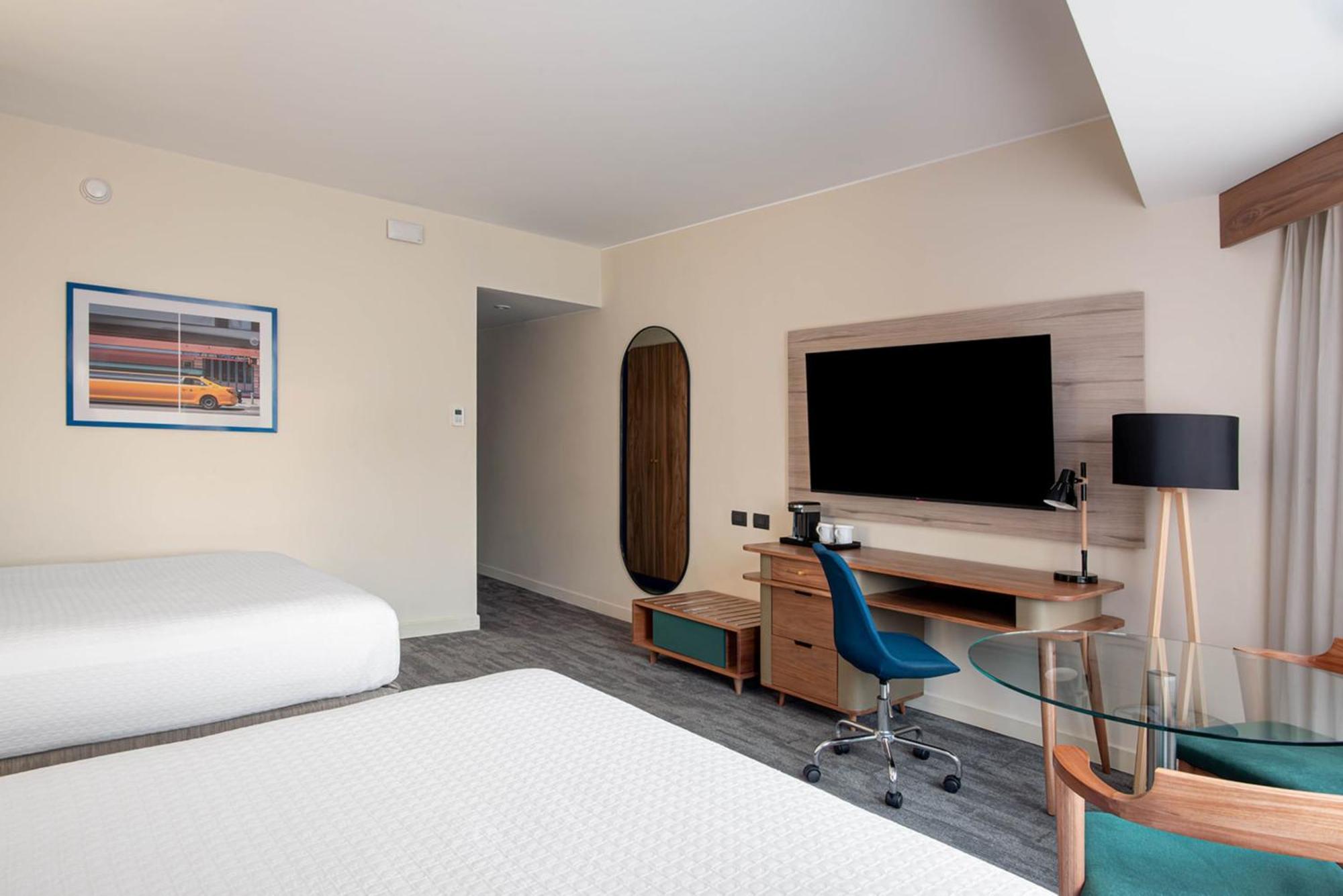 Crowne Plaza Lima By Ihg Hotel Exterior foto A room at the Holiday Inn Express London - Heathrow