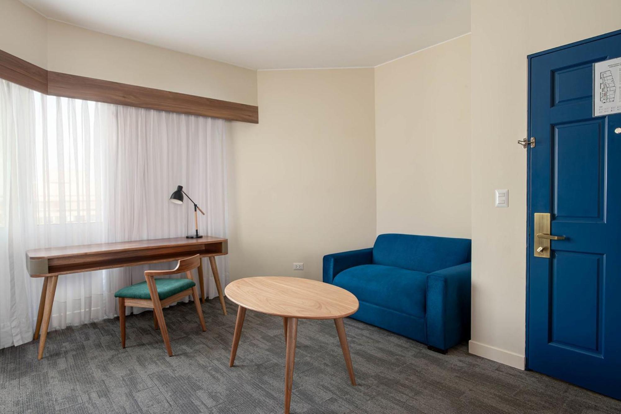 Crowne Plaza Lima By Ihg Hotel Exterior foto A room at the Hotel Valencia