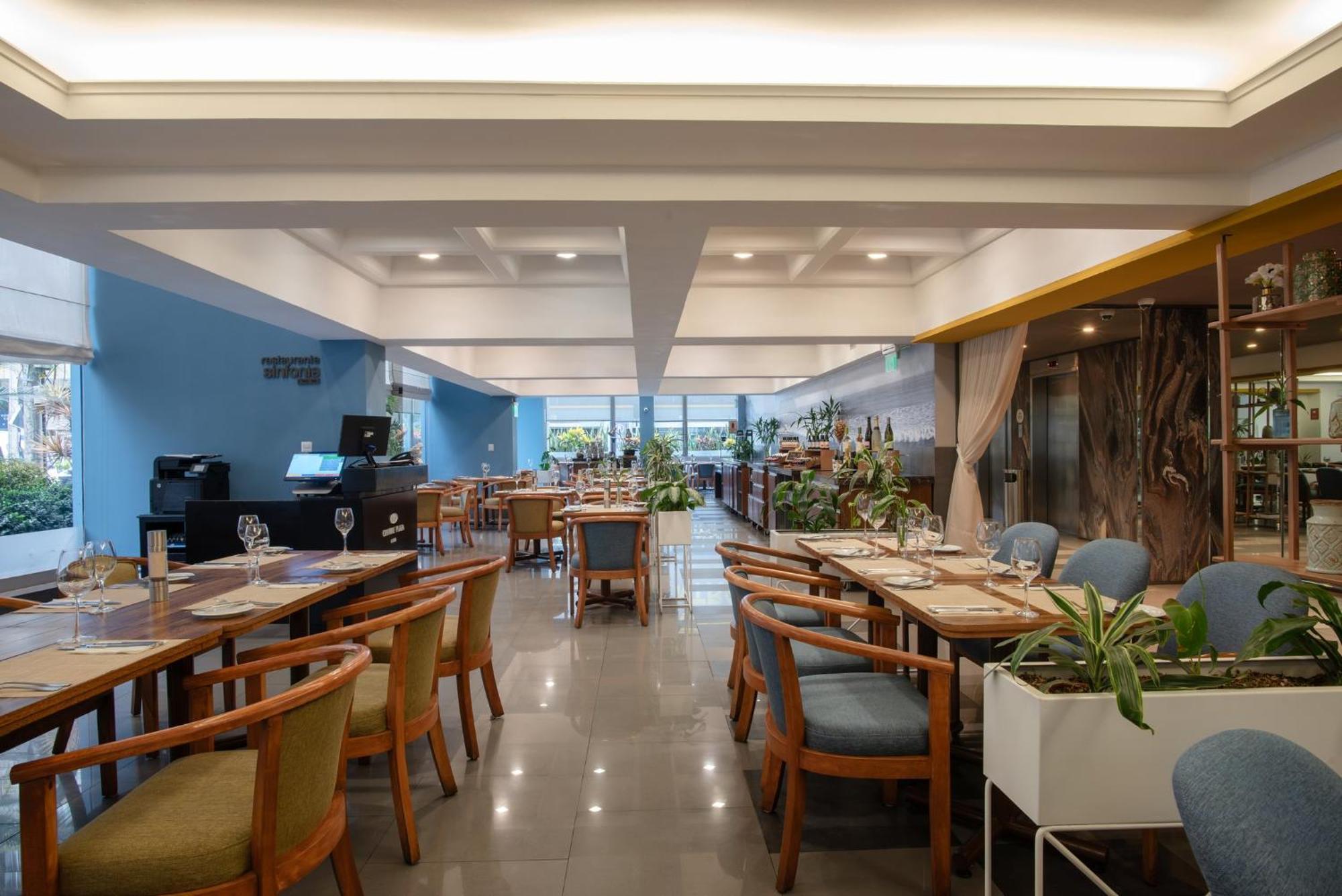 Crowne Plaza Lima By Ihg Hotel Exterior foto The interior of the restaurant