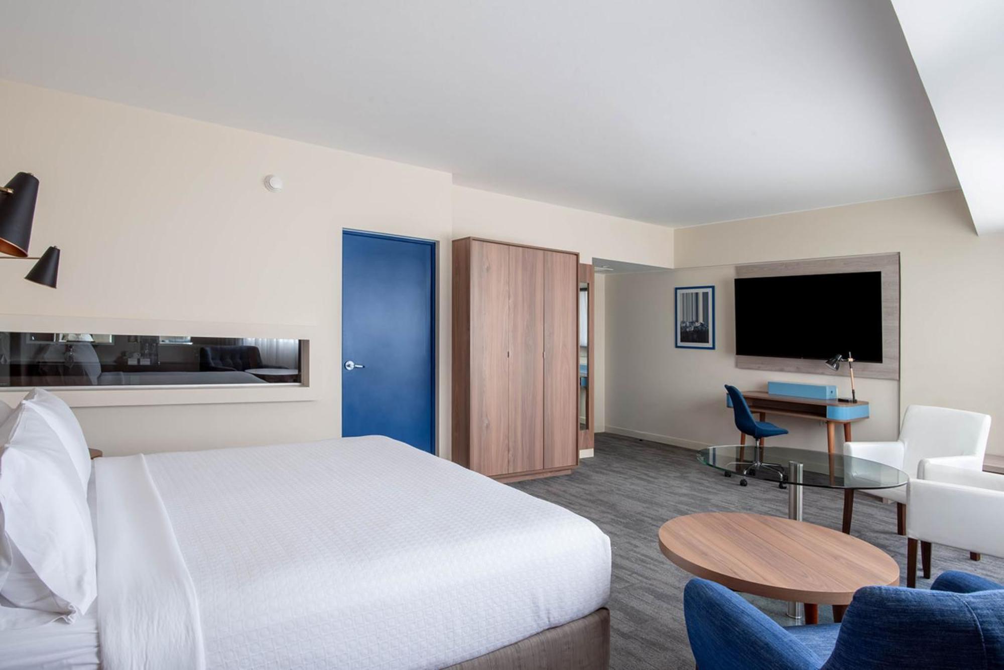 Crowne Plaza Lima By Ihg Hotel Exterior foto A typical room at the Hilton Garden Inn