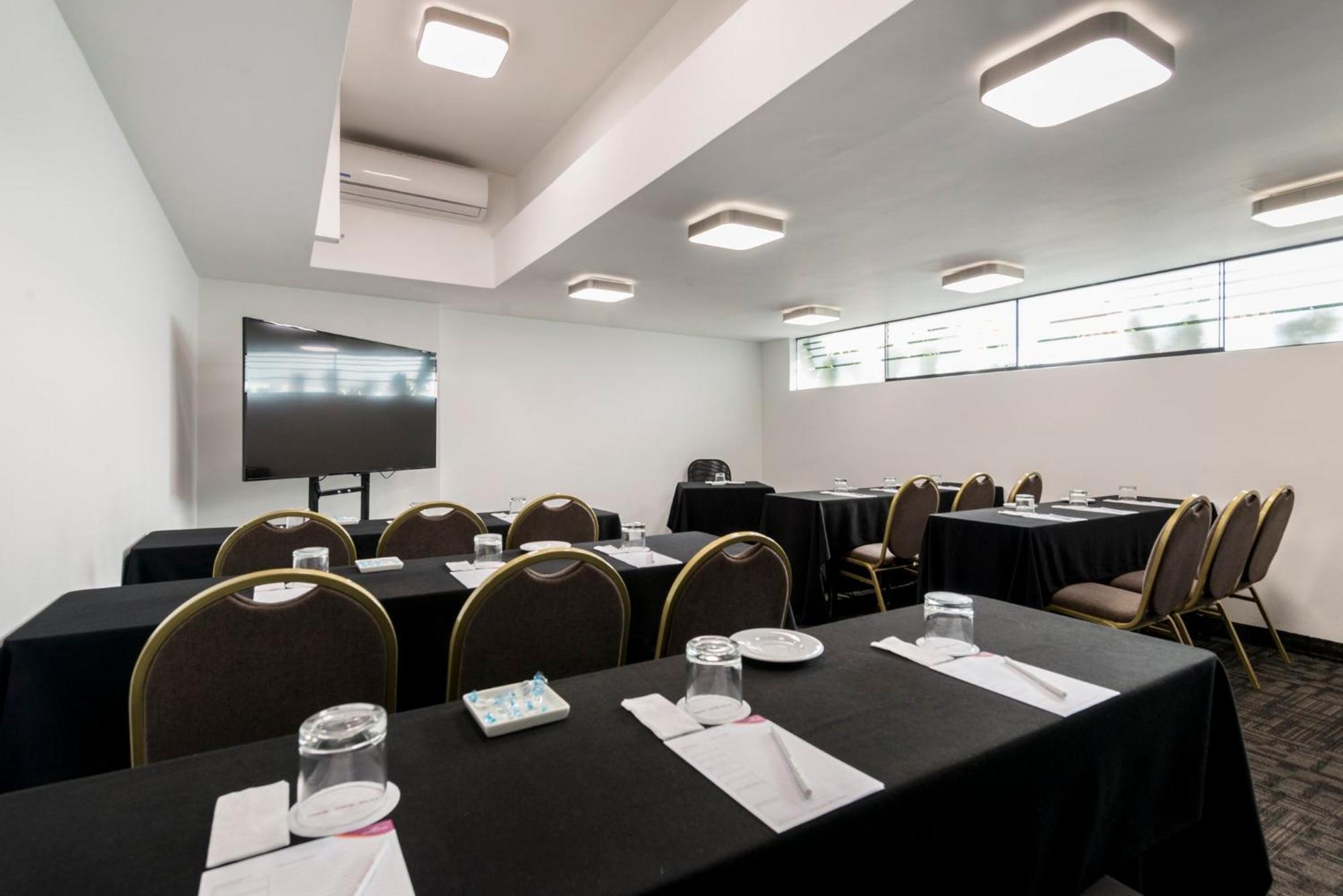 Crowne Plaza Lima By Ihg Hotel Exterior foto Meeting room