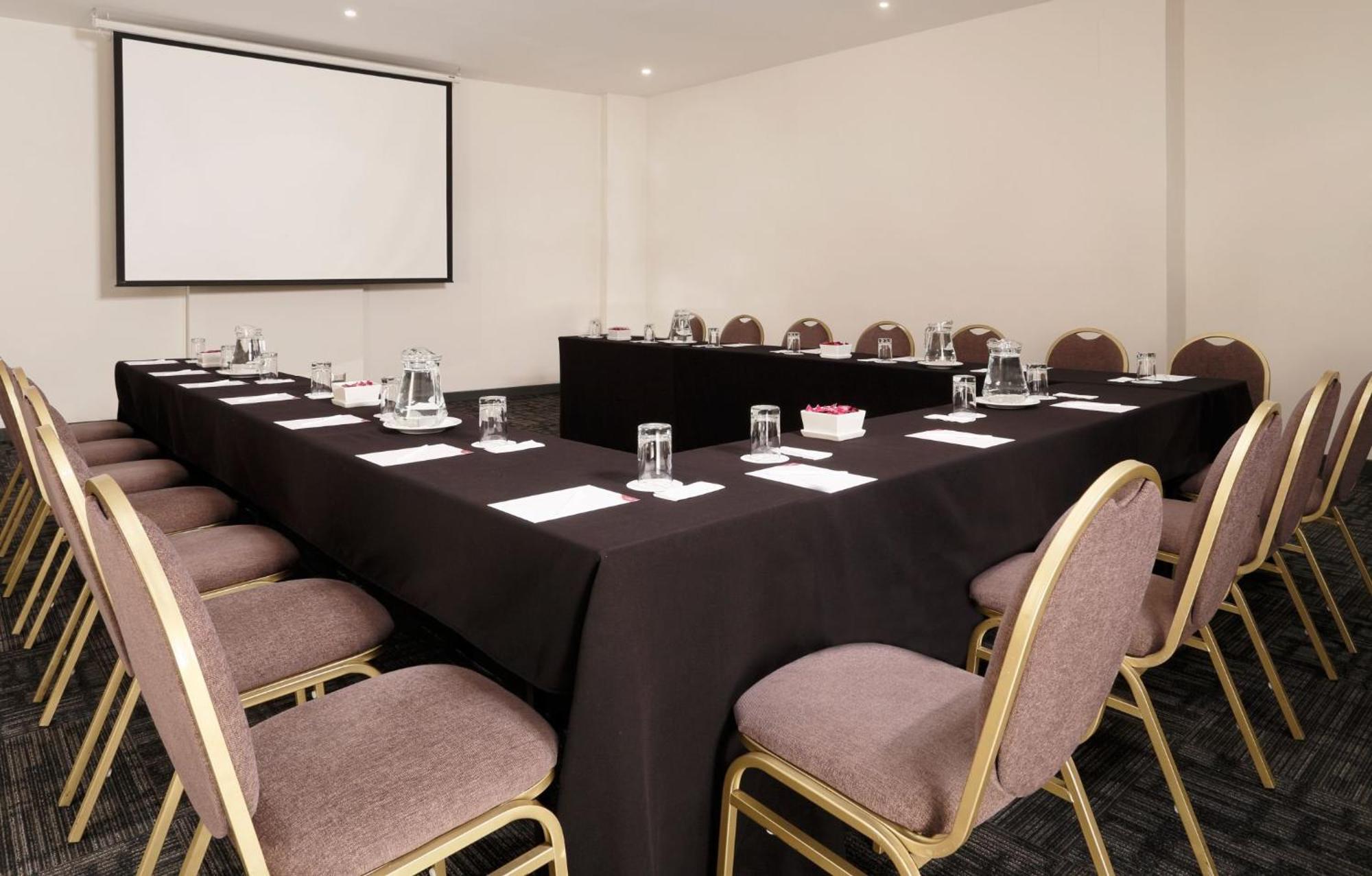 Crowne Plaza Lima By Ihg Hotel Exterior foto A meeting room at the hotel