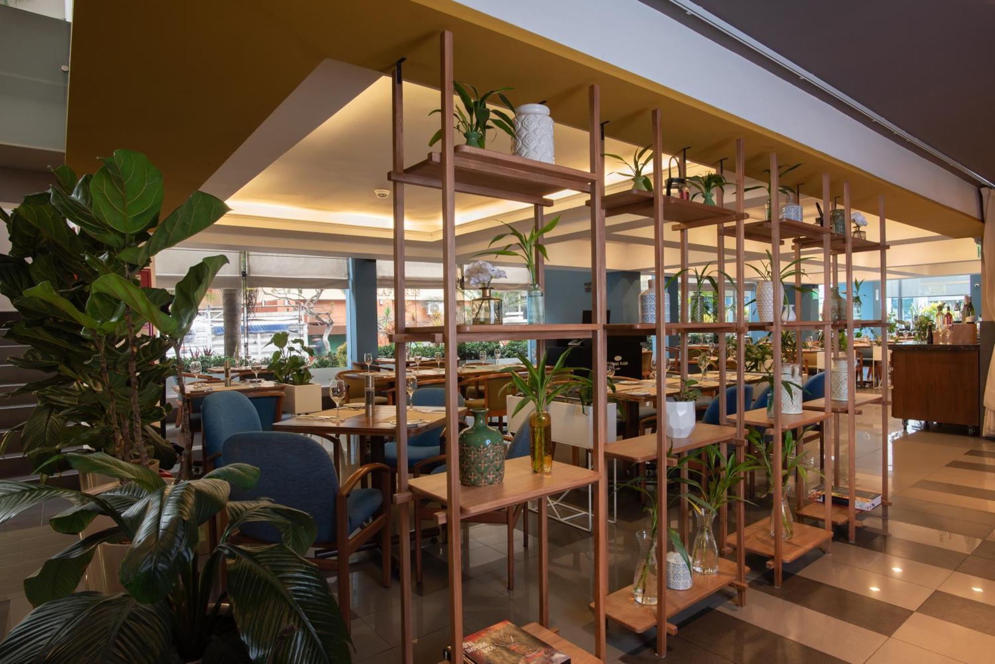 Crowne Plaza Lima By Ihg Hotel Exterior foto The interior of the restaurant