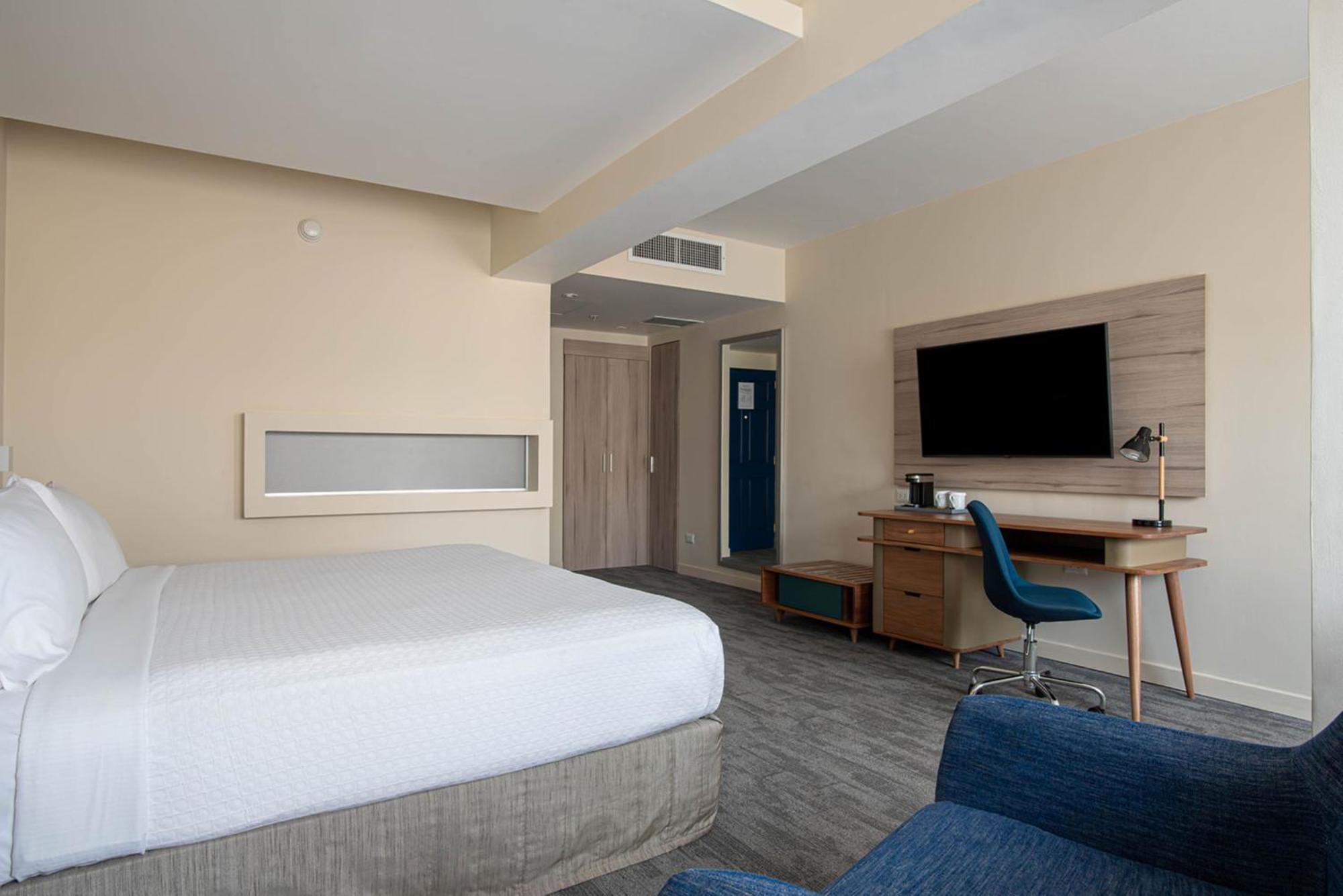 Crowne Plaza Lima By Ihg Hotel Exterior foto A room at the Hilton Garden Inn in San Francisco